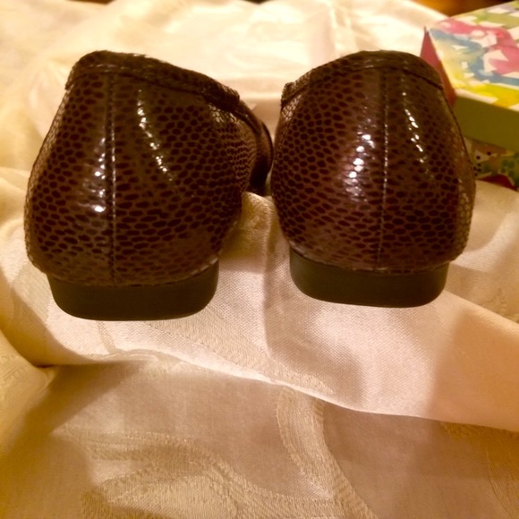 Liz & Co Purple Snakeskin Flats - Picture 2 of 5